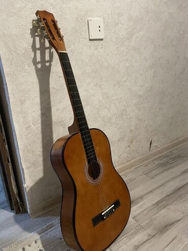 Salam klasik gitara yeni öyrənənlər üçün əl verişlidi internetə 60 70 lalafo.az -da Salam klasik gitara yeni öyrənənlər üçün əl verişlidi internetə 60 70