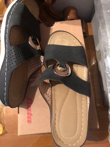 Qadın üçün rahat slip-on sandal - Rəng: qara (üst hissə), bej içlik - lalafo.az -da Qadın üçün rahat slip-on sandal - Rəng: qara (üst hissə), bej içlik -