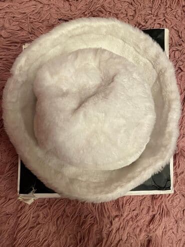 Ağ süni kürk bucket şapka - Rəng: qar-ağ - Material: yumşaq süni kürk lalafo.az -da Ağ süni kürk bucket şapka - Rəng: qar-ağ - Material: yumşaq süni kürk