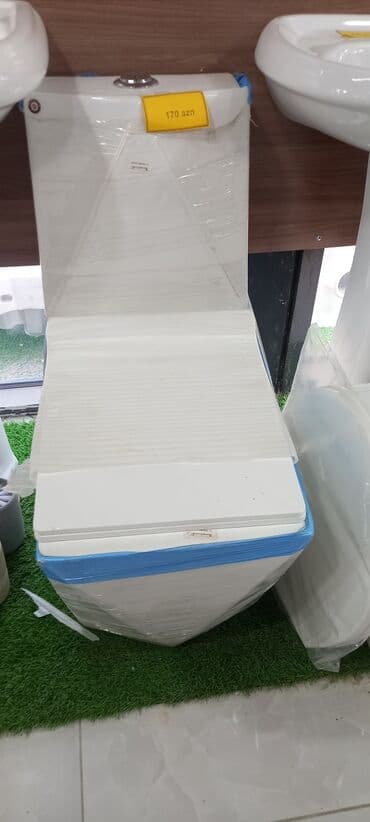 Ağ rəngli keramika unitaz, universal dizaynı ilə müxtəlif vanna otağı lalafo.az -da Ağ rəngli keramika unitaz, universal dizaynı ilə müxtəlif vanna otağı