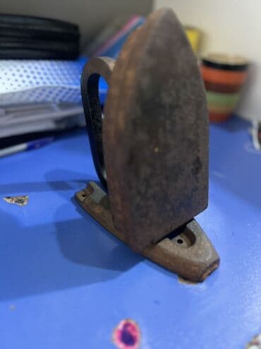 Əntiq vazalar: Antik döküm ütü – iki hissəli baza ilə - Material: bərk döküm dəmir - lalafo.az -da — 2 Əntiq vazalar: Antik döküm ütü – iki hissəli baza ilə - Material: bərk döküm dəmir - — 2