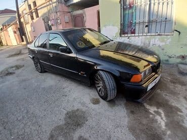 Bu, dörd qapılı, qara rəngli BMW E36 sedan modelidir. Avtomobilin lalafo.az -da Bu, dörd qapılı, qara rəngli BMW E36 sedan modelidir. Avtomobilin