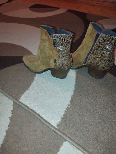 Qadın botları – qəhvəyi rəngdə, orta hündürlüklü dabanlı. - Material lalafo.az -da Qadın botları – qəhvəyi rəngdə, orta hündürlüklü dabanlı. - Material