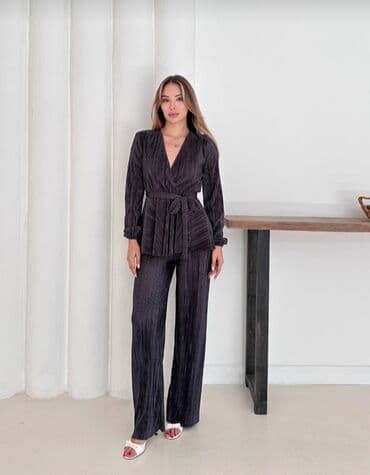 Qadın dəsti – qara plisəli iki parçalı - Model: Qadın üçün iki lalafo.az -da Qadın dəsti – qara plisəli iki parçalı - Model: Qadın üçün iki