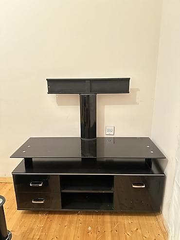 Qara rəngdə TV stendi və divar montajlı panel orta ölçüdə lalafo.az -da Qara rəngdə TV stendi və divar montajlı panel orta ölçüdə