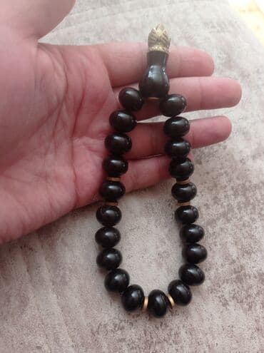 Qara rəngdə olan rbanit və katib işləməli 33 ədəd yuvarlaq muncuqdan lalafo.az -da Qara rəngdə olan rbanit və katib işləməli 33 ədəd yuvarlaq muncuqdan