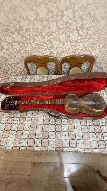 1990cı ildə xüsusi sifarişlə şuşada düzəldilib və bu günə kimi lalafo.az -da 1990cı ildə xüsusi sifarişlə şuşada düzəldilib və bu günə kimi