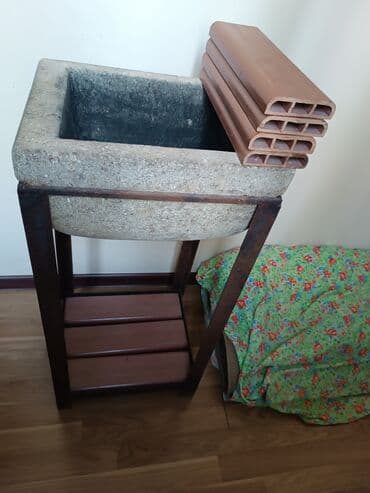 10 litrlik su daşi . 30 il qabaq rayondan gətirilib. Altligi ilə birgə lalafo.az -da 10 litrlik su daşi . 30 il qabaq rayondan gətirilib. Altligi ilə birgə