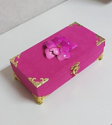 Rəngli zərgərlik/qutu - Material: bərk korpuslu dekorativ qutu at lalafo.az Rəngli zərgərlik/qutu - Material: bərk korpuslu dekorativ qutu