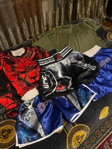 Dövüş/idman geyimləri dəsti Tərkib: - 2 ədəd köynək: biri lalafo.az -da Dövüş/idman geyimləri dəsti Tərkib: - 2 ədəd köynək: biri