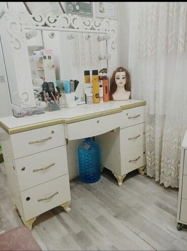 Vizaj/salon üçün geniş iş masası və güzgü dəsti - Klassik dizaynlı lalafo.az -da Vizaj/salon üçün geniş iş masası və güzgü dəsti - Klassik dizaynlı