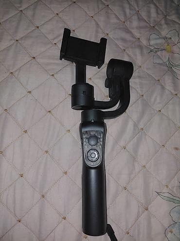 Smartfonlar üçün nəzərdə tutulmuş qara rəngli gimbal stabilizator. Bu lalafo.az -da Smartfonlar üçün nəzərdə tutulmuş qara rəngli gimbal stabilizator. Bu