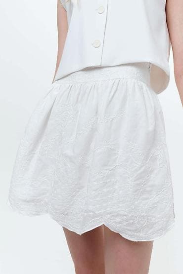 ZARA Ağ rəngli, naxışlı ətək . tezedir L razmer (M -L)
#zara lalafo.az -da ZARA Ağ rəngli, naxışlı ətək . tezedir L razmer (M -L)
#zara