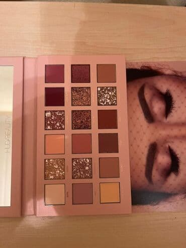 Göz kölgələri, Ünvandan götürmə lalafo.az -da Göz kölgələri, Ünvandan götürmə