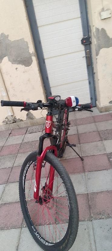 Dağ/şosse hibrid tipli velosiped – qırmızı-qara rəng - Alüminium lalafo.az -da Dağ/şosse hibrid tipli velosiped – qırmızı-qara rəng - Alüminium