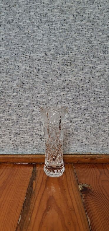 50-60 ilin qədimi xrustal güldanları. Ayrı-ayrı da satılır,bir lalafo.az -da 50-60 ilin qədimi xrustal güldanları. Ayrı-ayrı da satılır,bir