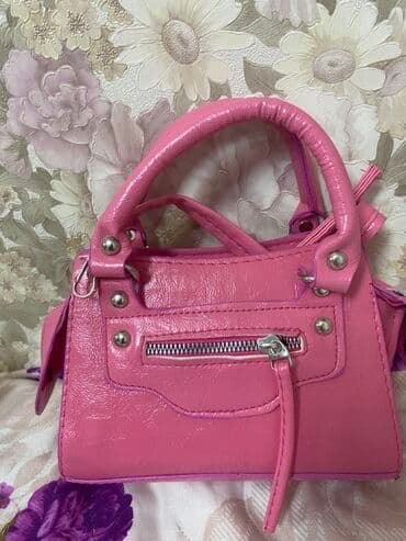 Çanta Çəhrayı rəngdə kiçik ölçülü bu çanta, gündəlik istifadə üçün lalafo.az -da Çanta Çəhrayı rəngdə kiçik ölçülü bu çanta, gündəlik istifadə üçün