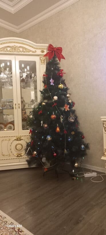 Yolka satilir oyuncaqlari ve isigi ile birlikde uzunlugu lalafo.az -da Yolka satilir oyuncaqlari ve isigi ile birlikde uzunlugu