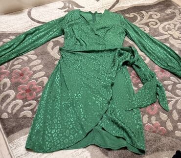 Yaşıl atlas effektli, leopard naxışlı qadın donu. - Model: krossover lalafo.az -da Yaşıl atlas effektli, leopard naxışlı qadın donu. - Model: krossover