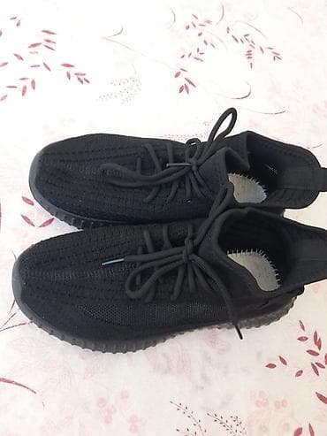 Parçadan krassovka satılır Yeezy model Türkiyədən sifarişlə gətirilib lalafo.az -da Parçadan krassovka satılır Yeezy model Türkiyədən sifarişlə gətirilib