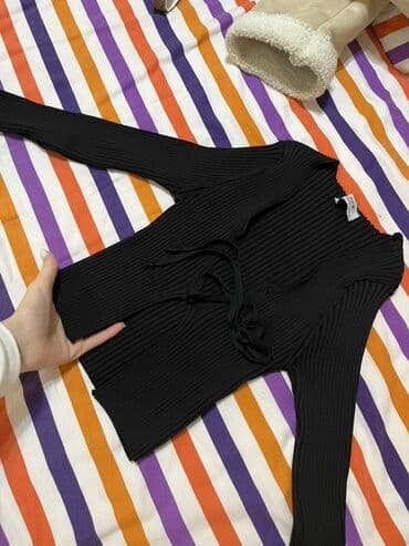 Qara rəngli qadın kardiqanı/topu - Model: ön hissəsi bağlamalı, iki lalafo.az -da Qara rəngli qadın kardiqanı/topu - Model: ön hissəsi bağlamalı, iki