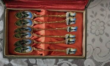 Qədimi 6 ədəd kolleksiya çay qaşığı. Öz qutusundadir lalafo.az -da Qədimi 6 ədəd kolleksiya çay qaşığı. Öz qutusundadir