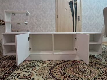 TV stend uzerinde kitab refide var lalafo.az -da TV stend uzerinde kitab refide var