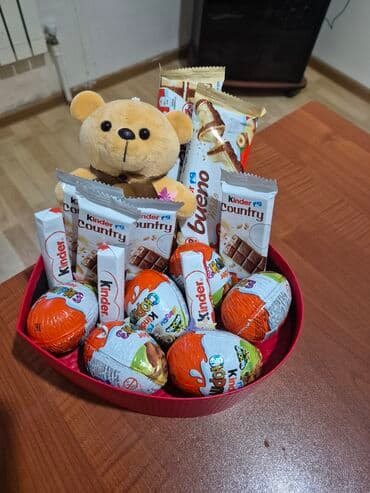 Hədiyyə səbəti – Kinder temalı Tərkib: - Qırmızı ürək formalı hədiyyə lalafo.az -da Hədiyyə səbəti – Kinder temalı Tərkib: - Qırmızı ürək formalı hədiyyə