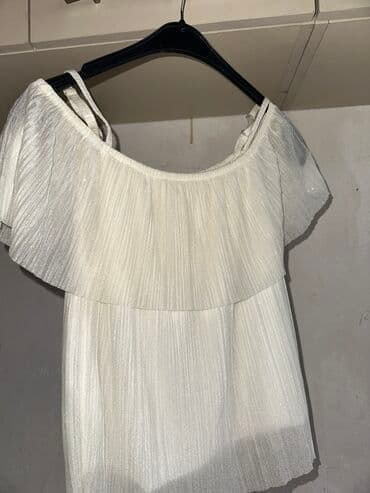 Açıq ağ rəngdə qadın bluz/köynək. - Model: “off-shoulder” (çiyinlər lalafo.az -da Açıq ağ rəngdə qadın bluz/köynək. - Model: “off-shoulder” (çiyinlər