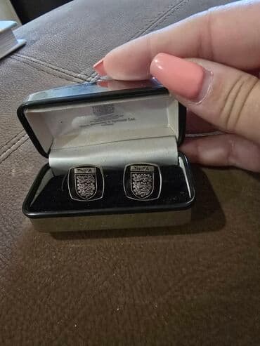 Dəyirmi, oval formalı, qara və gümüşü rəngli manjet düymələri. Hər bir lalafo.az -da Dəyirmi, oval formalı, qara və gümüşü rəngli manjet düymələri. Hər bir