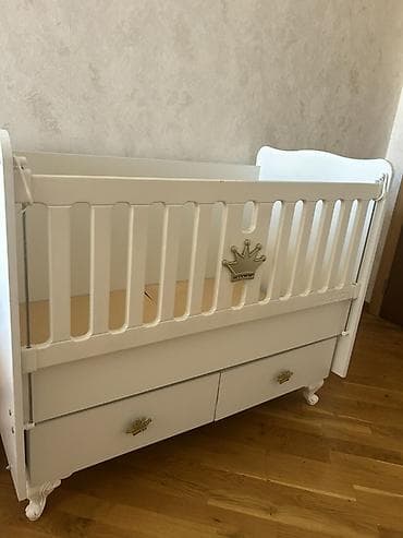 Bebeco markasından uşaq beşiyi - Rəng: ağ, qızılı tac dekorları ilə - lalafo.az -da Bebeco markasından uşaq beşiyi - Rəng: ağ, qızılı tac dekorları ilə -