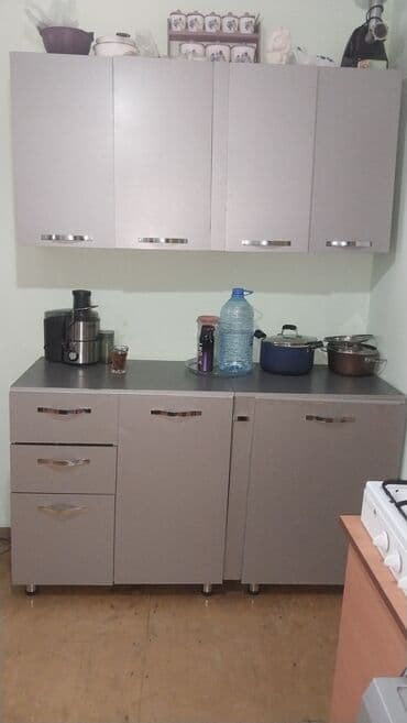 Mətbəx mebeli dəsti – minimal dizayn, boz rəngli fasadlar və metal lalafo.az -da Mətbəx mebeli dəsti – minimal dizayn, boz rəngli fasadlar və metal