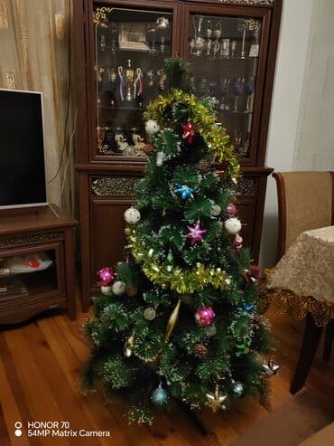 Süni Yeni il ağacı – dekorativ oyuncaqlarla. Real alıcı ilə qiymətdə lalafo.az -da Süni Yeni il ağacı – dekorativ oyuncaqlarla. Real alıcı ilə qiymətdə