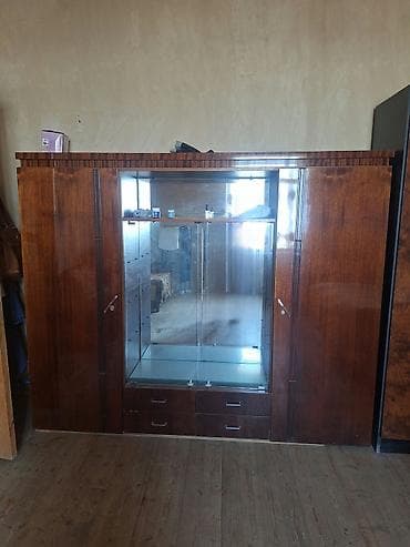 İkiqat şkaflı vitrinli divan mebeli - Material: cilalı ağac (qəhvəyi lalafo.az -da İkiqat şkaflı vitrinli divan mebeli - Material: cilalı ağac (qəhvəyi
