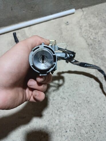 Honda CR-V 1999cu il zamok,yan güzgülər,monitor,çərçivə lalafo.az -da Honda CR-V 1999cu il zamok,yan güzgülər,monitor,çərçivə