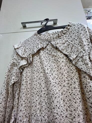 Uşag paltarı – krem rəng üzərində xırda qara naxışlı (çiçək/yarpaq) lalafo.az -da Uşag paltarı – krem rəng üzərində xırda qara naxışlı (çiçək/yarpaq)