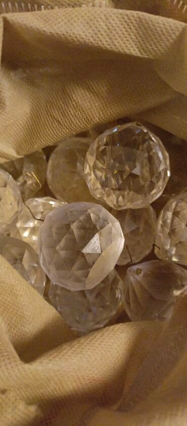 Lyustr sariki satilir. 50 qep lalafo.az -da Lyustr sariki satilir. 50 qep