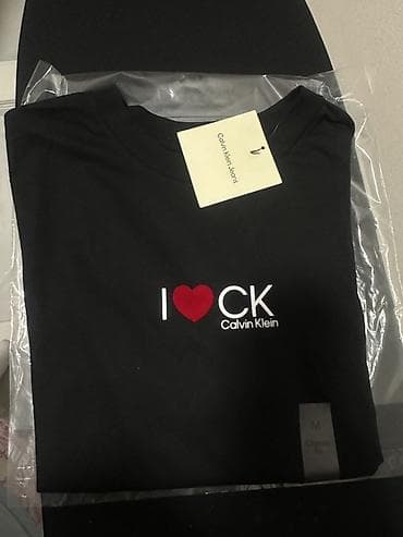 Calvin Klein “I ❤️ CK” qara T‑shirt - Brend: Calvin Klein Jeans - lalafo.az -da Calvin Klein “I ❤️ CK” qara T‑shirt - Brend: Calvin Klein Jeans -