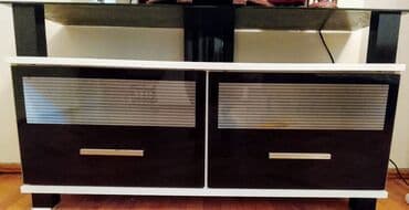 İşlənmiş, Düz TV altlığı, Polkalı, Şüşəli lalafo.az -da İşlənmiş, Düz TV altlığı, Polkalı, Şüşəli