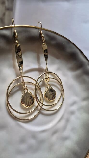 Qızılı rəngli asqılı sırğalar – dəniz ilhamlı - Dizayn: Üç halqalı lalafo.az -da Qızılı rəngli asqılı sırğalar – dəniz ilhamlı - Dizayn: Üç halqalı