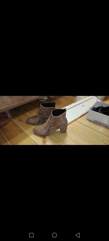 Qadın üçün qısa boğazlı süet botlar - Rəng: tünd bej/qəhvəyi - lalafo.az -da Qadın üçün qısa boğazlı süet botlar - Rəng: tünd bej/qəhvəyi -