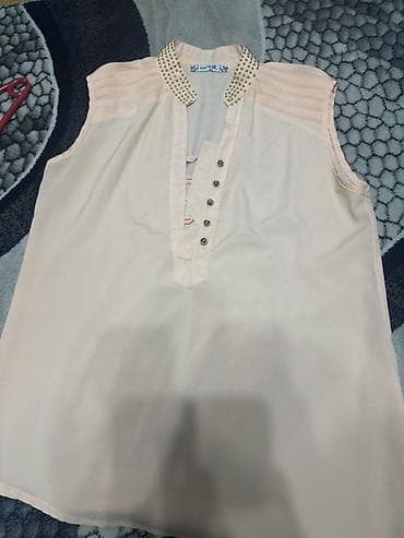 Qolsuz qadın bluzası - Rəng: Açıq şaftalı (pudra tonları) - Parça lalafo.az -da Qolsuz qadın bluzası - Rəng: Açıq şaftalı (pudra tonları) - Parça