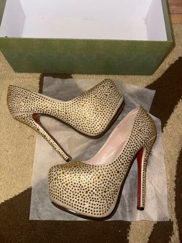 Tuflilər, Ölçü: 36, rəng - Qızılı, İşlənmiş lalafo.az -da Tuflilər, Ölçü: 36, rəng - Qızılı, İşlənmiş