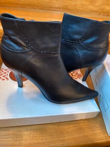 Qadın üçün qara dəri botilion - Stil: iti burun, incə hündür daban lalafo.az -da Qadın üçün qara dəri botilion - Stil: iti burun, incə hündür daban