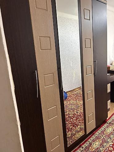 Dolab – 3 qapılı, orta hissədə boy güzgülü model. Rəng: tünd qəhvəyi lalafo.az -da Dolab – 3 qapılı, orta hissədə boy güzgülü model. Rəng: tünd qəhvəyi