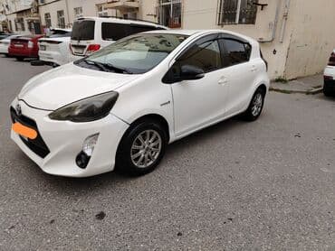 Toyota Aqua hibrid hetçbek - Gövdə: 5 qapılı hetçbek, ağ rəng - Güc lalafo.az -da Toyota Aqua hibrid hetçbek - Gövdə: 5 qapılı hetçbek, ağ rəng - Güc