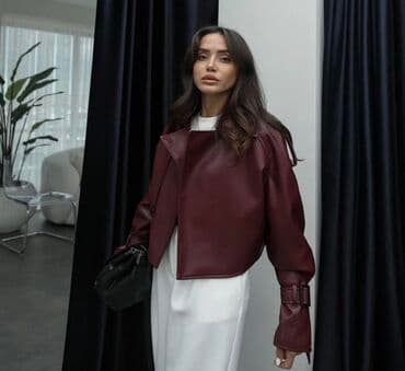 Qadınlar üçün qısa dəri gödəkçə – bordo rəng - Material: yumşaq lalafo.az -da Qadınlar üçün qısa dəri gödəkçə – bordo rəng - Material: yumşaq