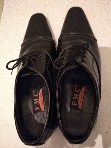 Yeni kimidir.Bir dəfə toya geyinilib.klassikdir.Razmeri 41.Baha lalafo.az -da Yeni kimidir.Bir dəfə toya geyinilib.klassikdir.Razmeri 41.Baha