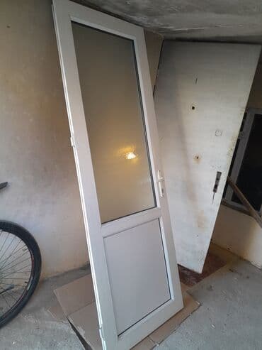 PVC qapı - Material: ağ rəngli PVC profil - Dizayn: yuxarı hissə lalafo.az -da PVC qapı - Material: ağ rəngli PVC profil - Dizayn: yuxarı hissə