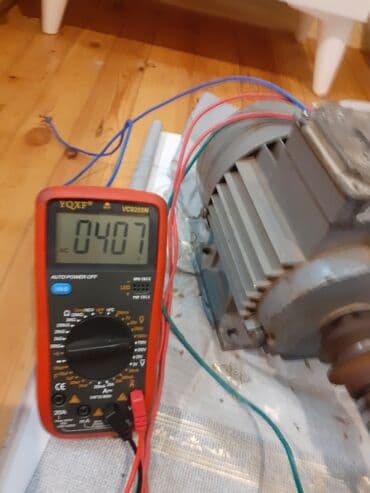 3fazslı 400v luq geniratordu .Kiçik 3fazalı müherriyi işə salır lalafo.az -da 3fazslı 400v luq geniratordu .Kiçik 3fazalı müherriyi işə salır